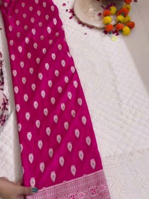 Banarasi Pure Mashru Silk Saree With Blouse